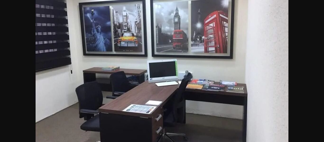 Sala de gerência do imóvel no Tucuruvi
